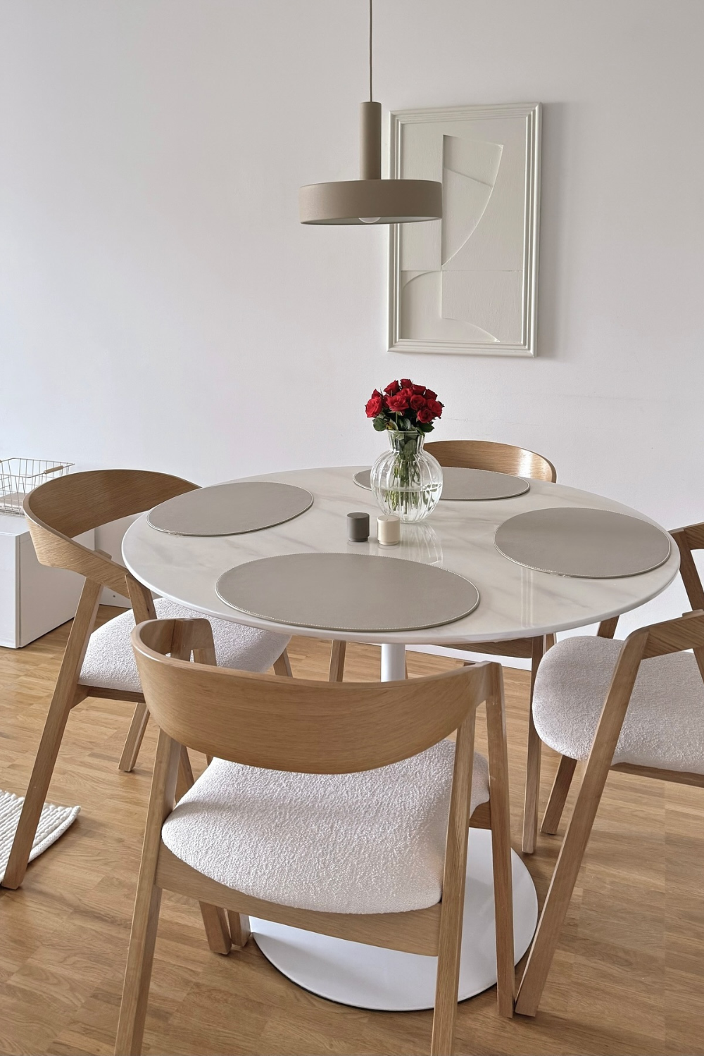 Amazing round table dining room